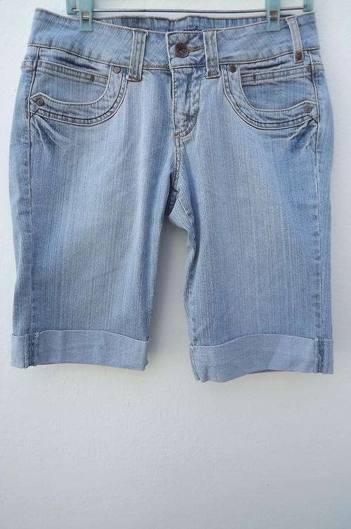 Ladies Cropped Low Rise Denim Pants by RE in size 10/34 - 97% Cotton & 3% Spandex - as new