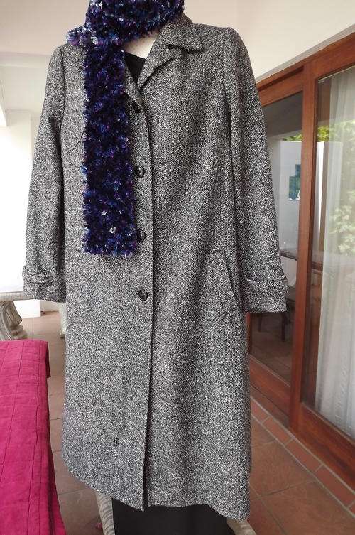 Vintage 1980's Sauci Kats Grey Coat with Belt in size 14/38 in wool mixture tweed fabric - good cond