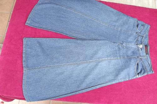 Comfortable Soft Denim Cropped Pants in size 8/32 by Linda - 95% Cotton & 5% Anlun - good condition
