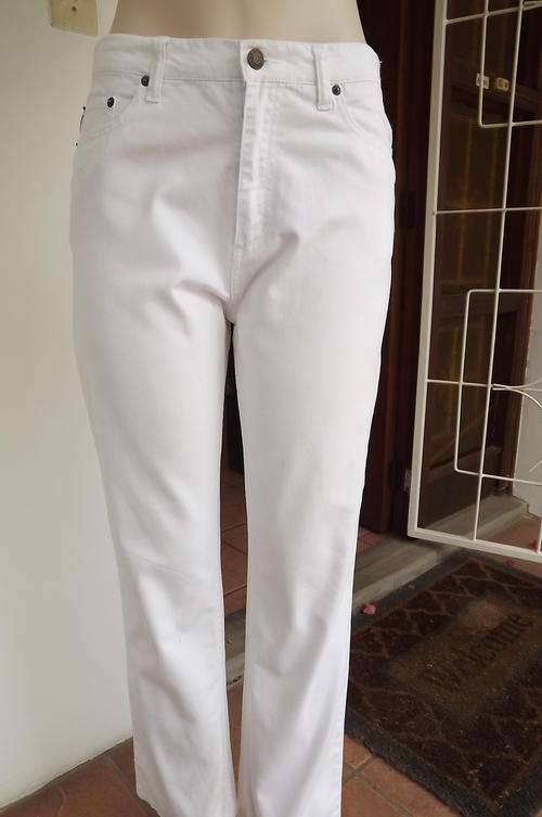 White Stretch Cotton Jeans by RT in size 12/36 by RT-regular fit with high rise front-good cond