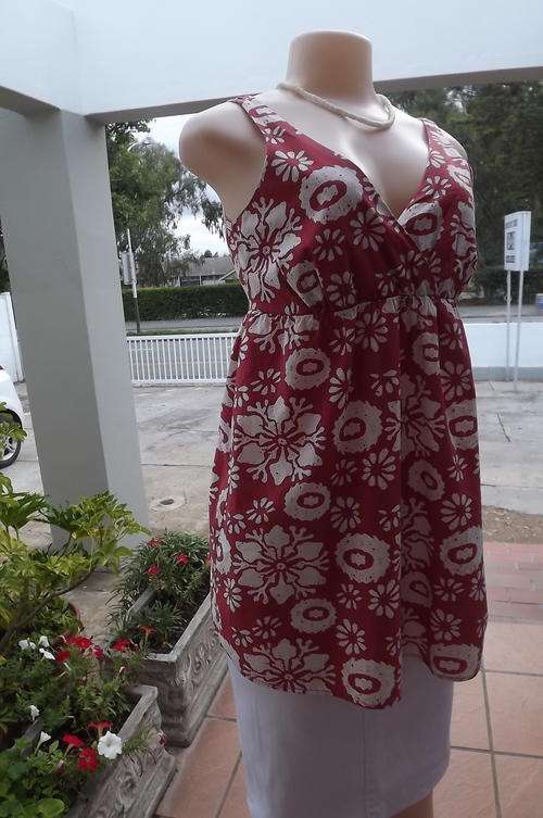 Red & White Floral 100% Cotton Top - Cross over Front in size 8/32 - good condition