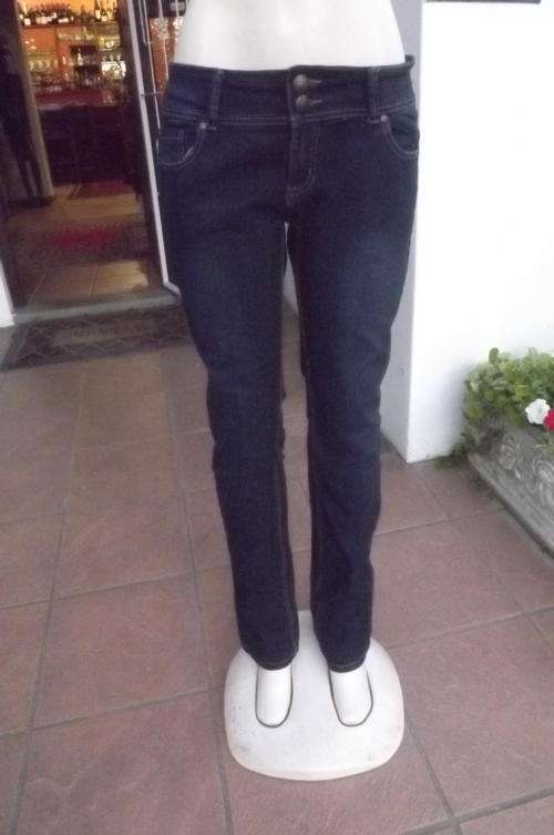 Skinny Jeans by Forever 21 in size 14/38 - Double pockets at back, low rise front - as new