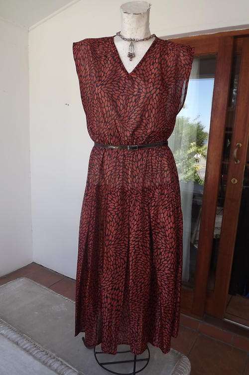 Pretty Boutique Made Dress in Black & Rust Pattern in size 12/36 - very good condition