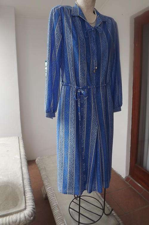 Nice Blue Striped Dress by Rod'elle in size 16/40 - zipped front - fully lined - good condition