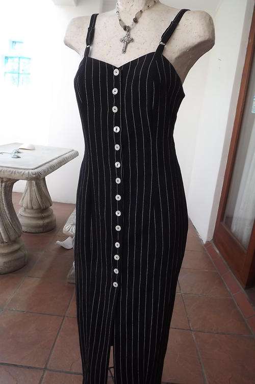 Black & White Striped Tailored Dress with Adjustable Straps in size 10/34 - good condition
