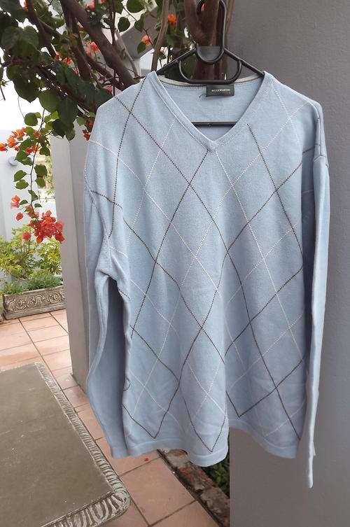 Light Blue Diamond Patterned Men's Jumper with V Neck from Woolworths in size Large - chest 125cm