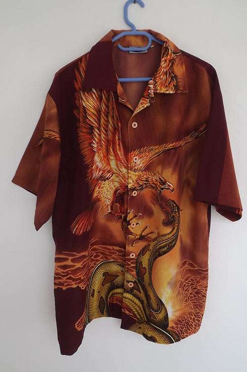 Eye-Catching Men's Shirt with Eagles and Snakes in Fiery Colours in size Large - Chest 125cm