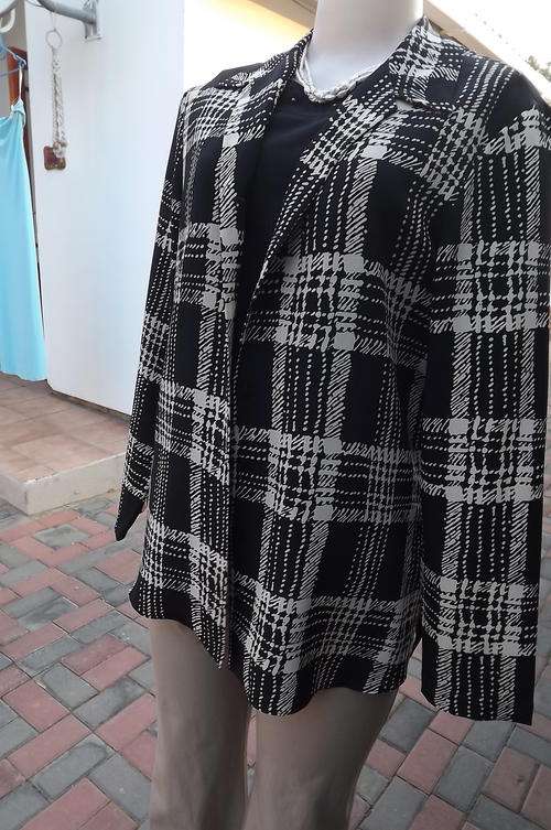 Black & Cream Check Top/Jacket by Merien Hall Classics in size 10/34 - new condition