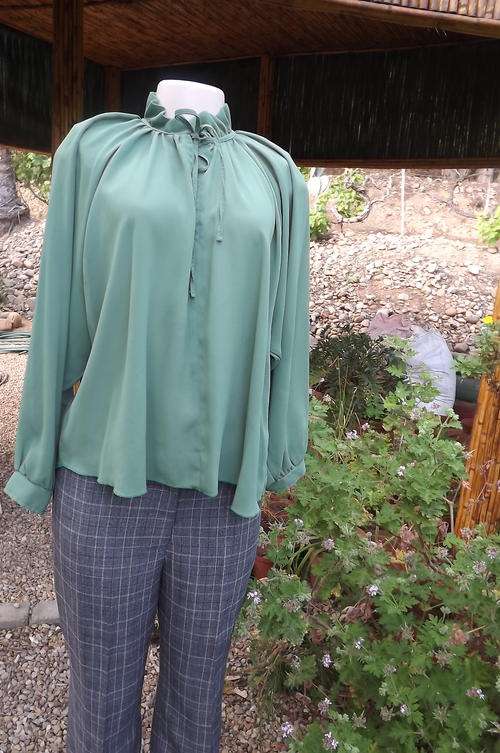 Fabulous Pigment Green Polyester Top with Wide Raglan Sleeves by Penelope Pickwi in size 10/34