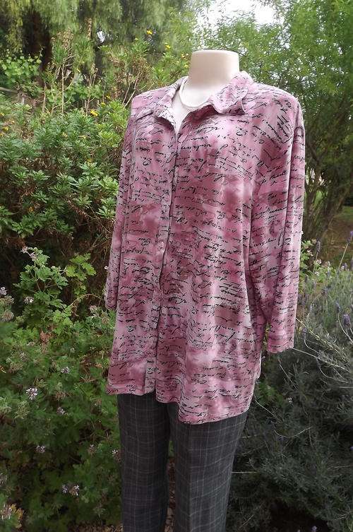 What a fabulous blouse In pinks with writing by Image in size 24/48 - new condition