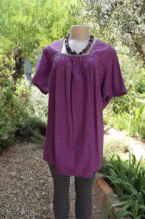 Purple Broidery Anglaise Cotton Donna Claire Loose Hanging Top in size 18/42 - very good condition