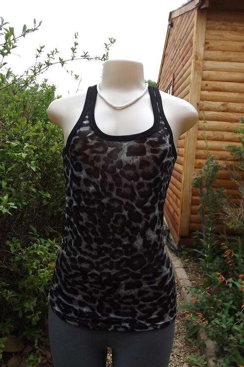 Chic Vest in Black & Grey Animal Print in size 10/34 - nice & cool for summer - new item