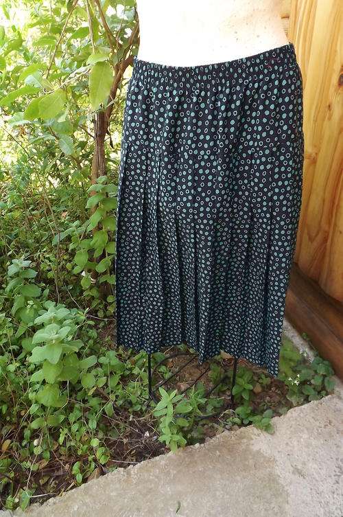 Navy Skirt with Small Turquoise Patterns - permanent pleated by Woolworths in size 18/42 - as new