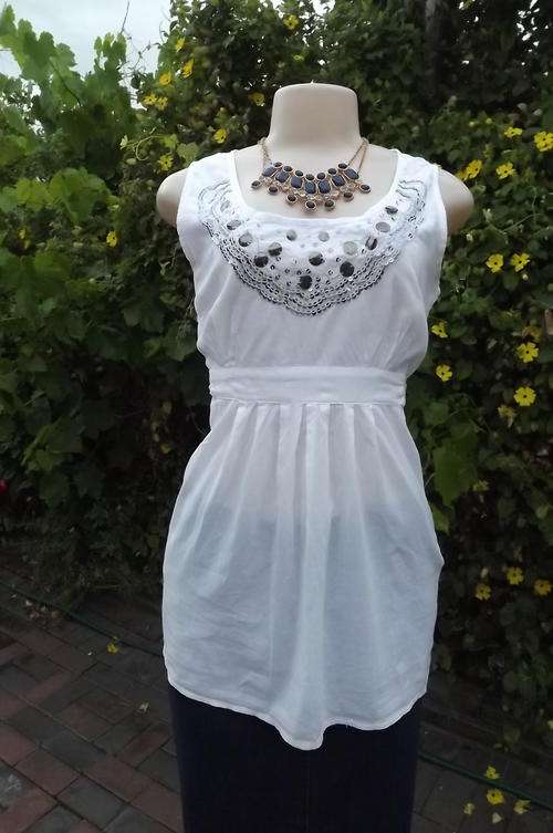 Pretty Long White 100% Cotton Top with Embellishment on Front in size 12/36 -used but good condition
