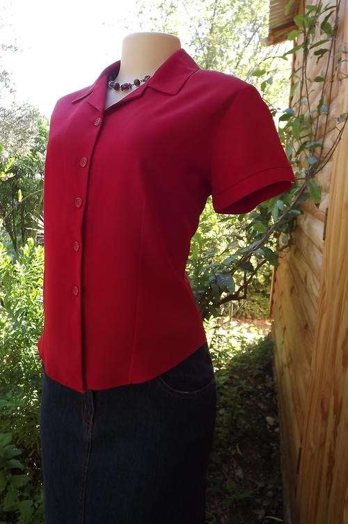 Fabulous Cherry Red Blouse/Jacket in size 10/34 by design - wash & wear fabric, short sleeves-as new