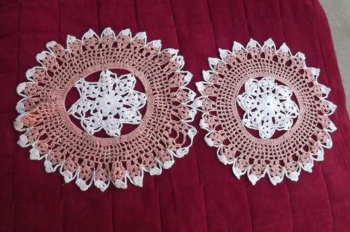 set of 2 round dirty pink and white crochet doilies .33 cm Diametres. Pretty and 1 in good condition