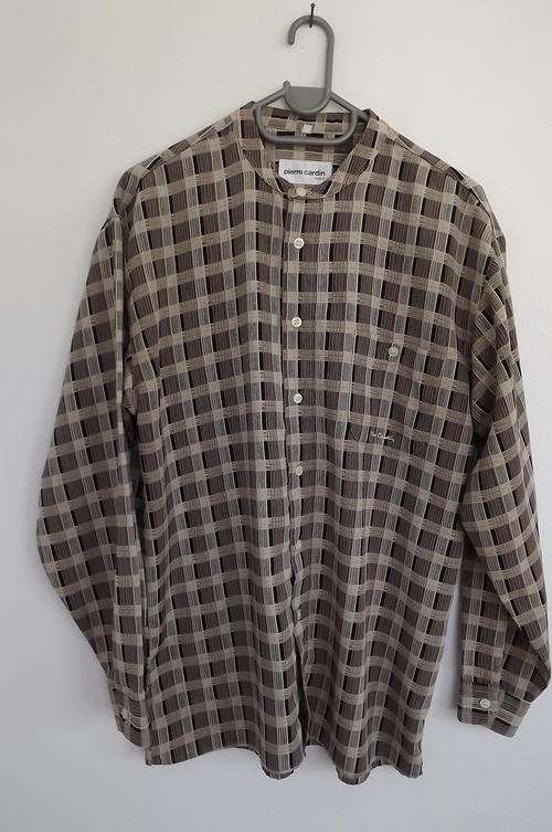 .Pierre Gardin Silky Shirt with Manderin collar. Black/Beige Check. Size Medium