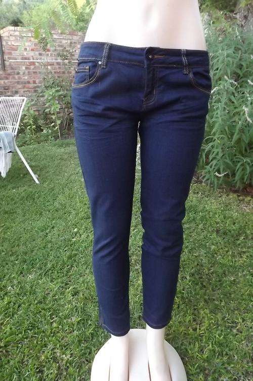 Stretch denim jeans in size 38/14 by Free2BU with skinny legs and low rise.Zips at leg seams.