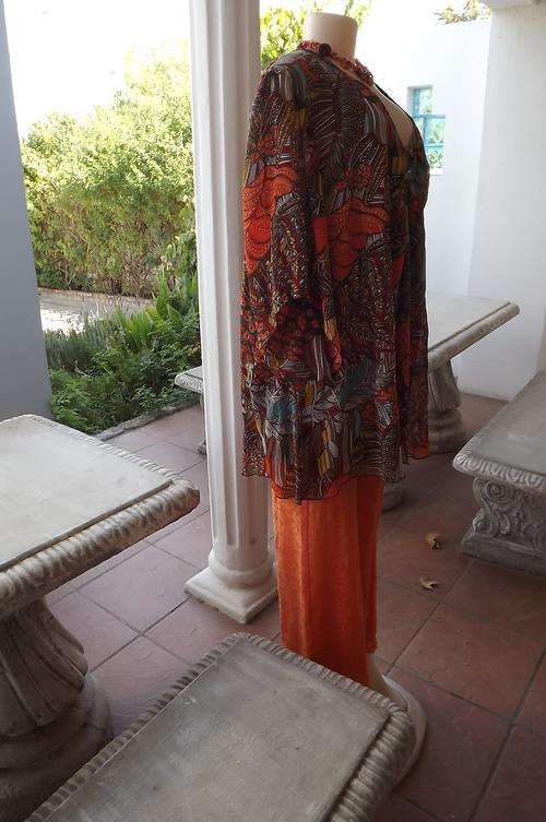 Lovely Donna Claire top in size 52/28.Brown with orange and yellow graphic patterns.Crinkled.