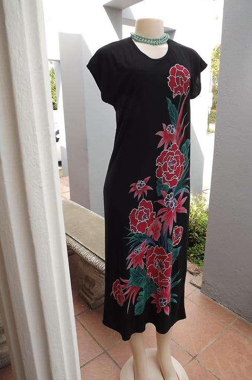 Stunning black sleek stretch cotton dress size 36/12.Large floral pattern on front and back.