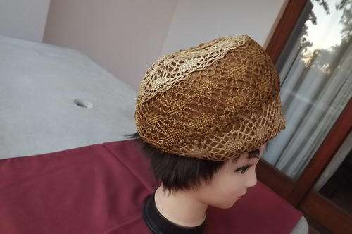 Beige vintage pill box hatwith higher front.Different shades.Good condition
