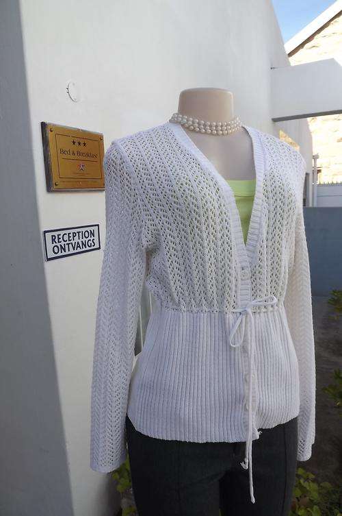 Beautiful Cream Knitted Acrylic Cardigan by Kelso  size 38/14 - tiestring in middle - good condition