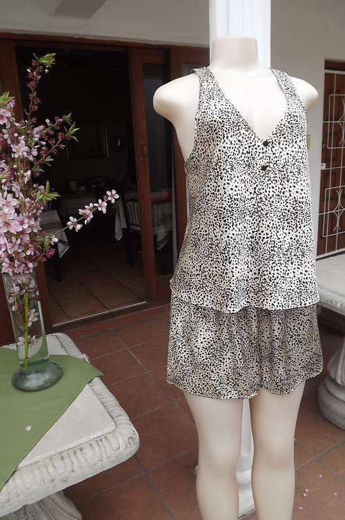 Sleepwear Silky animal print ladies shorty pyjamas by Truworths in size 36 12.Comfortable style.As new was sold for 59.00 on 3 Sep at 12 31 by trendyvintage191 in Oudtshoorn ID 196993479