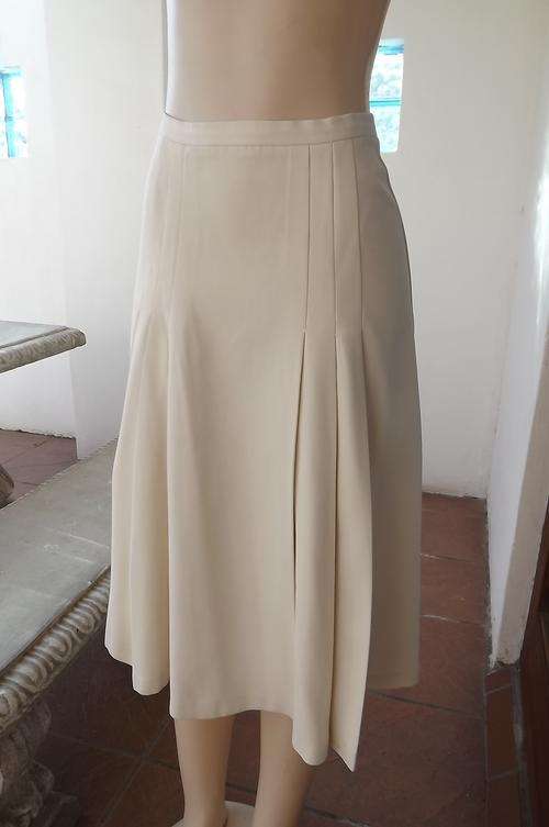 Smart cream Finnegan skirt in size 32/8.Serge fabric.Front pleats stitched up to hips.No stretch.
