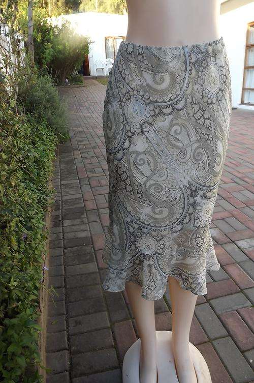 Sheer polyester skirt in blue & beige paisley pattern.Fully lined.Size 32/8 by Topics.Good condition