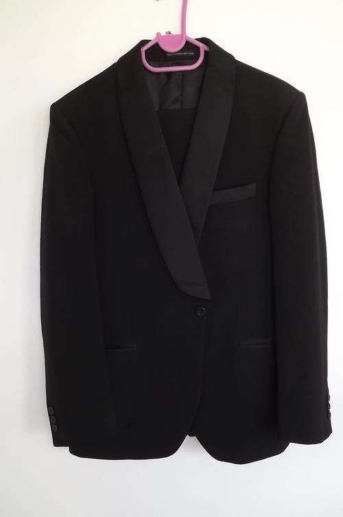 Black Primarius Men`s Dinner Suite.Size 36 pants.Jacket 40/102 cm.In Trevira.New condition