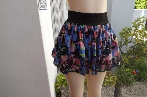 Sexy mini skirt in blue/peach floral pattern.Two layers cool cotton.Size 32/8.