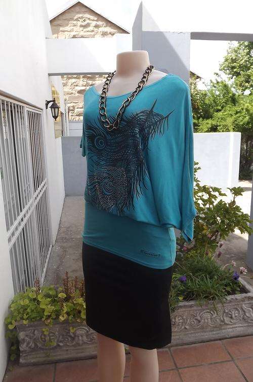 Pretty turquoise top in unique style with feather pattern with embellishment by Inwear.Size 32/8.