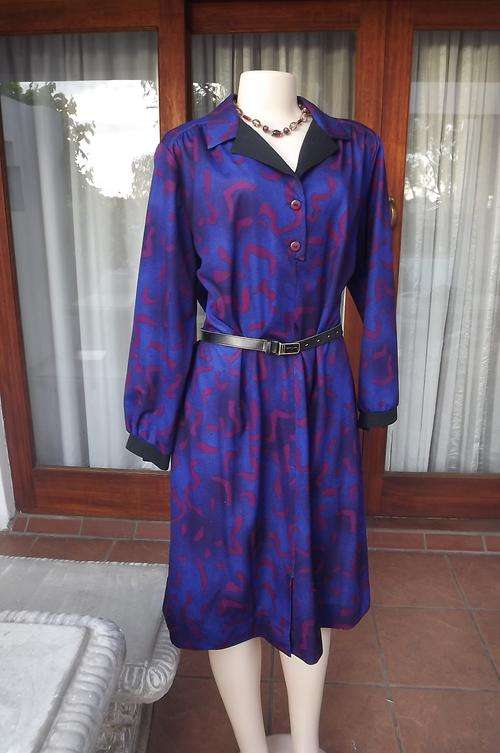 Vintage Royal blue and maroon long sleeve Tory Fashions dress size 42/18.Front open with 3 buttons.