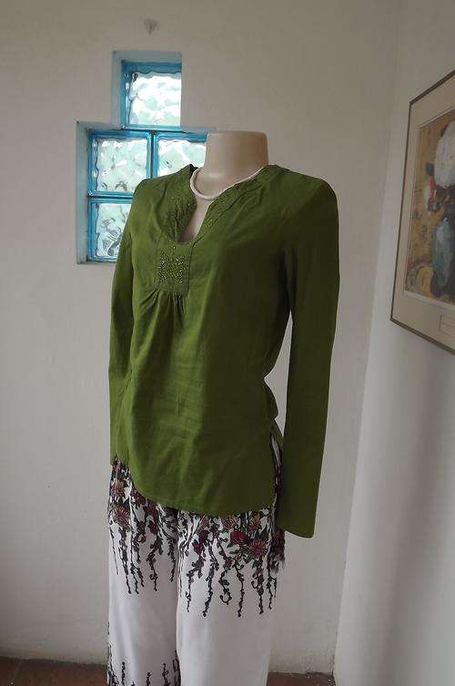 Pretty embellished avo green long sleeve top.V Front with slit.Size 30/6.100% Cotton with no stretch