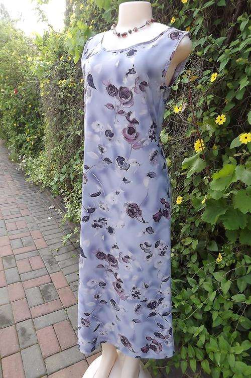 Multi-tone purple floral sleek long 100% polyester dress size 34/10 by Focus.As new