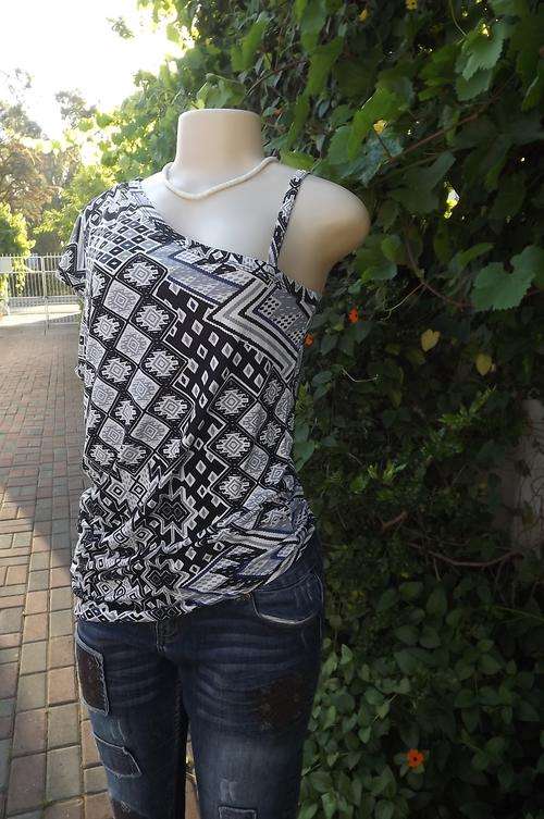 Beautiful sexy 100% viscose top in graphic blue/graphic & grey print.Size 34/10.As new