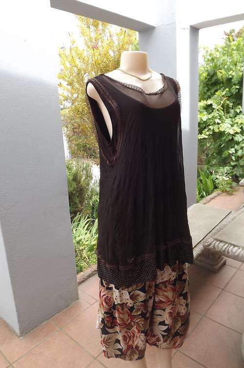 Edgy choc brown 2piece top from Earth Angel Clothing.Size 44/20.Stretch cotton loose sleeveless top