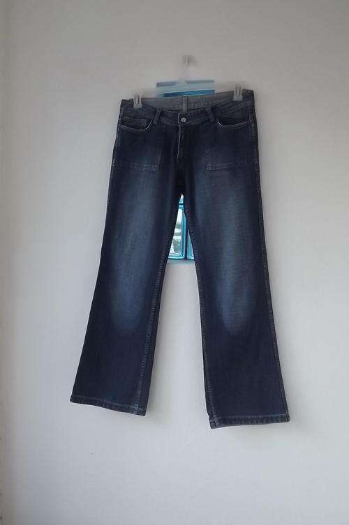 Blue low rise denim by Couture in size 31/7. Straight legs. In very good condition. 100% cotton.