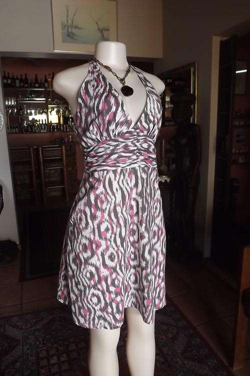 Knee length pink/brown graphic print summer dress.Size 34/10 in 100% cotton.By Tango.