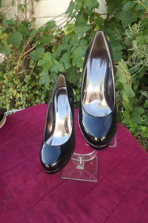Pair of black patent leather high heel shoes by Alessio size 6.Used once.As new.