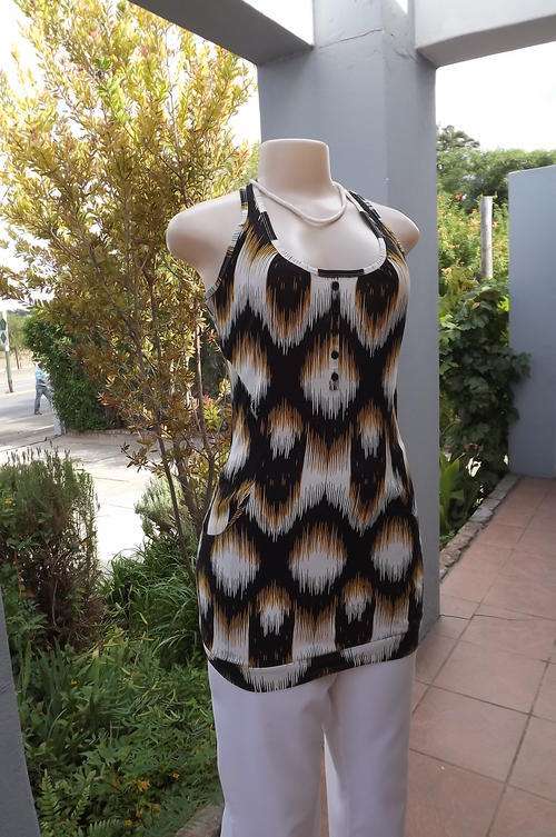 Patterned stretch cotton long summer top by RT size 32/8.With 2 side pockets and banded seam