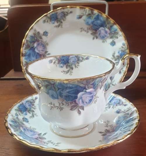 8 x Royal Albert "Moonlight" Trios