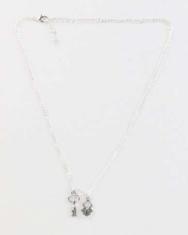 Key And Locket Necklace STUNNING!! LOW WED SHIPPING