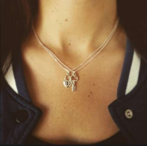 Key And Locket Necklace STUNNING!! LOW WED SHIPPING