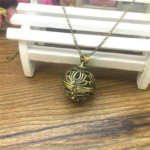 Essential Oil Aromatherapy  Locket Necklace!! STUNNING DESIGN** ( SPECIAL Snap FRI LOW SHIPPING)