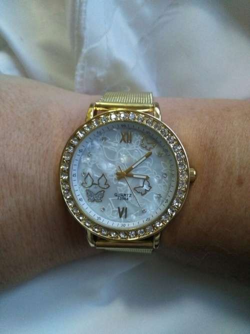 ladies quartz watch various designs.. -  LOW  SHIPPING SPECIAL**