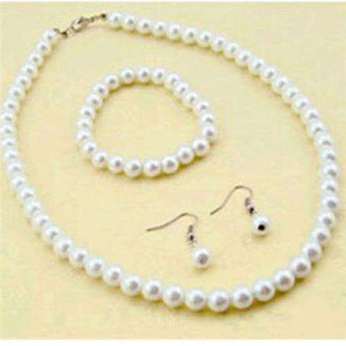 Stunning pearl 3 piece set!!