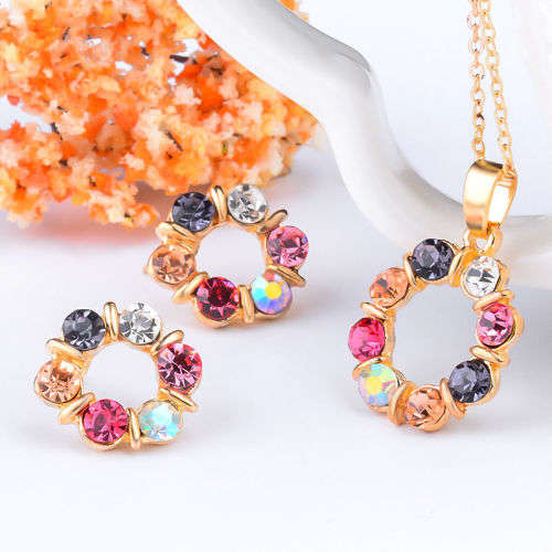 Gorgious 9 CT gold filled pendant and earrings