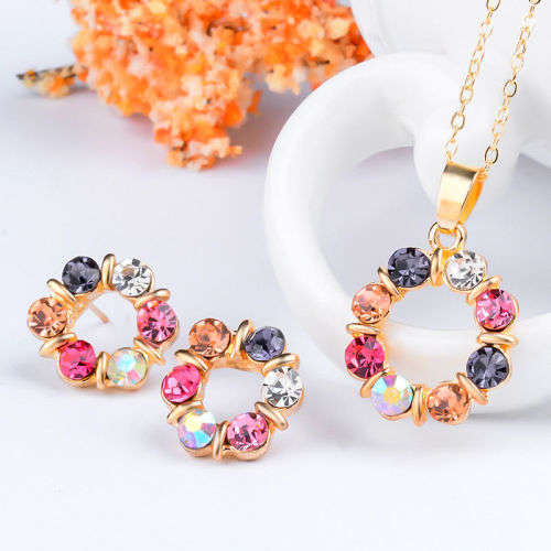 Gorgious 9 CT gold filled pendant and earrings