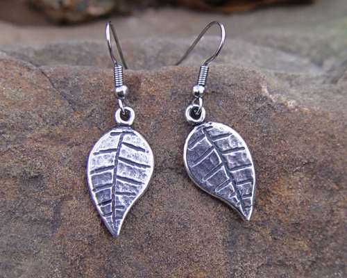 Stunning deer pendant with earrings and a free chain !! Local stock